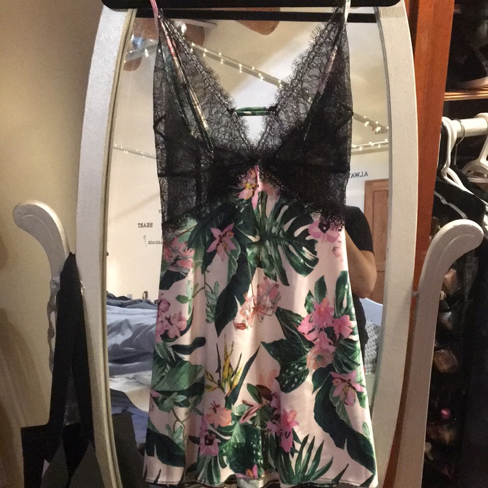 VICTORIA SECRET XL black lace on top and light pink with flowers silk lingerie.